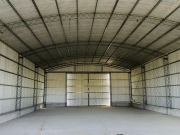 Galpón con casa y 1 Hectárea