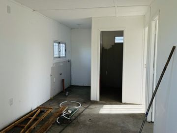 Galpón con casa y 1 Hectárea