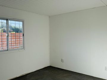Galpón con casa y 1 Hectárea