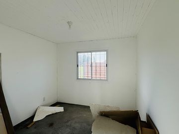 Galpón con casa y 1 Hectárea