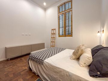 Casa reciclada de 3 dormitorios con patio de oportunidad