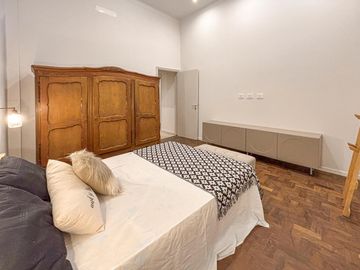 Casa reciclada de 3 dormitorios con patio de oportunidad