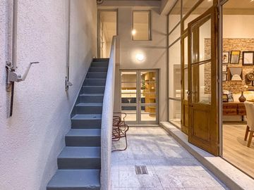 Casa reciclada de 3 dormitorios con patio de oportunidad