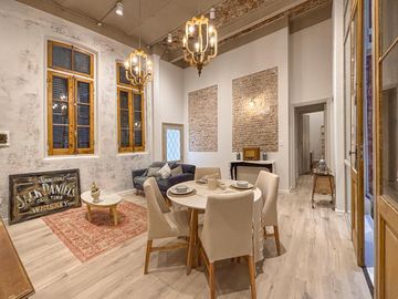 Casa reciclada de 3 dormitorios con patio de oportunidad