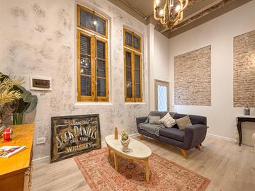 Casa reciclada de 3 dormitorios con patio de oportunidad