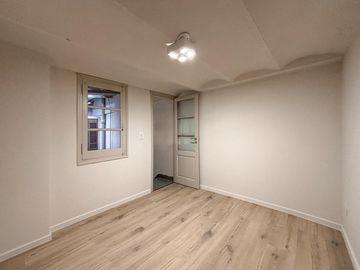 Casa reciclada de 3 dormitorios con patio de oportunidad