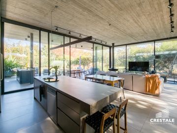 Venta casa Kentucky barrio cerrado Funes