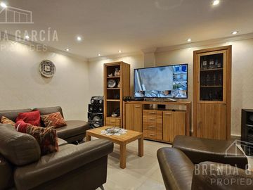 Casa en Dos Plantas En Venta En Colon Entre Ríos.