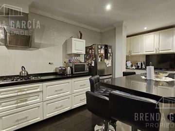 Casa en Dos Plantas En Venta En Colon Entre Ríos.