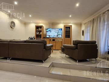 Casa en Dos Plantas En Venta En Colon Entre Ríos.