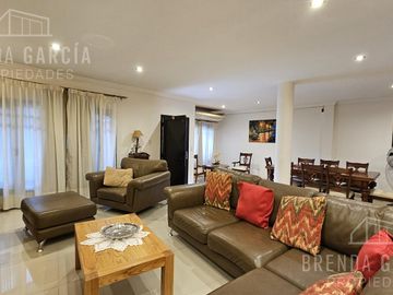 Casa en Dos Plantas En Venta En Colon Entre Ríos.