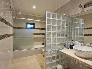 Casa en Dos Plantas En Venta En Colon Entre Ríos.
