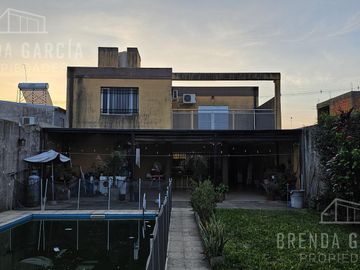 Casa en Dos Plantas En Venta En Colon Entre Ríos.