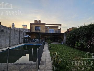 Casa en Dos Plantas En Venta En Colon Entre Ríos.