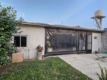 Casa en Dos Plantas En Venta En Colon Entre Ríos.