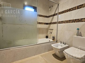 Casa en Dos Plantas En Venta En Colon Entre Ríos.