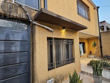 Casa en Dos Plantas En Venta En Colon Entre Ríos.