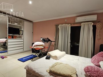 Casa en Dos Plantas En Venta En Colon Entre Ríos.
