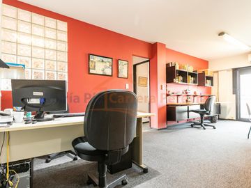 VENTA DEPARTAMENTO U OFICINA 4 AMBIENTES CON  COCHERA Y SEGURIDAD MITRE 1221