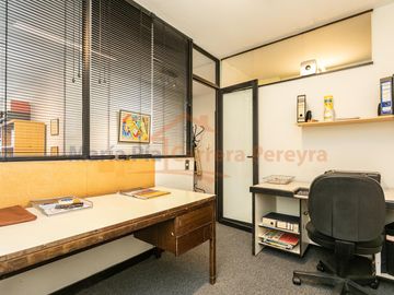 VENTA DEPARTAMENTO U OFICINA 4 AMBIENTES CON  COCHERA Y SEGURIDAD MITRE 1221