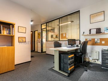 VENTA DEPARTAMENTO U OFICINA 4 AMBIENTES CON  COCHERA Y SEGURIDAD MITRE 1221