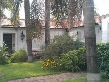 Casa en venta - 2 Dormitorios 2 Baños - Cochera - 1.627Mts2 - Del Viso