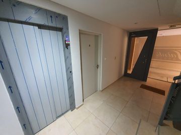 Departamento monoambiente en primer piso en Lomas de Zamora