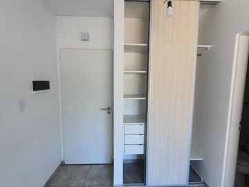 Departamento monoambiente en primer piso en Lomas de Zamora
