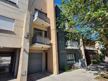 Departamento monoambiente en primer piso en Lomas de Zamora