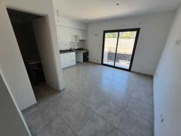 Departamento monoambiente en primer piso en Lomas de Zamora