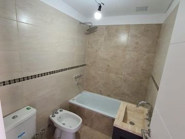 Departamento monoambiente en primer piso en Lomas de Zamora