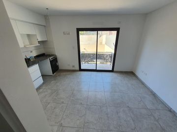 Departamento monoambiente en primer piso en Lomas de Zamora