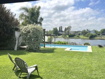 CASA EN VENTA A LA LAGUNA BARRIO SAN BENITO