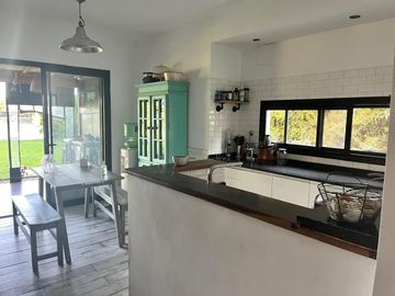 CASA EN VENTA A LA LAGUNA BARRIO SAN BENITO