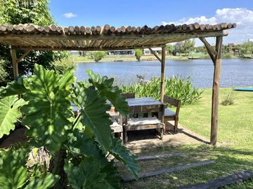 CASA EN VENTA A LA LAGUNA BARRIO SAN BENITO