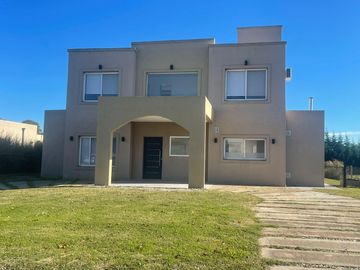 Venta Casa 5 ambientes en Santa Juana en Canning
