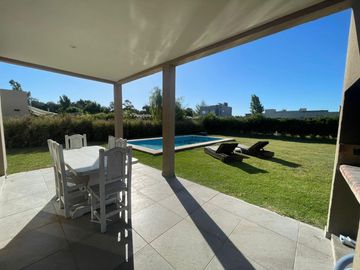 Venta Casa 5 ambientes en Santa Juana en Canning
