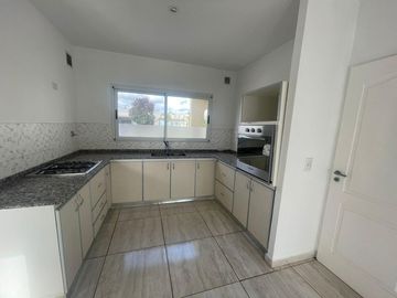 Venta Casa 5 ambientes en Santa Juana en Canning