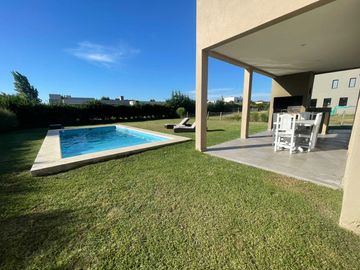 Venta Casa 5 ambientes en Santa Juana en Canning