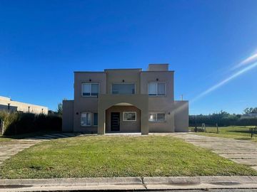 Venta Casa 5 ambientes en Santa Juana en Canning