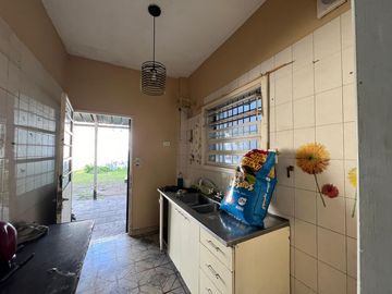 Casa de tres ambientes en Venta en Bernal