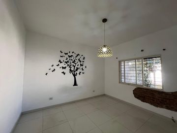 Casa de tres ambientes en Venta en Bernal