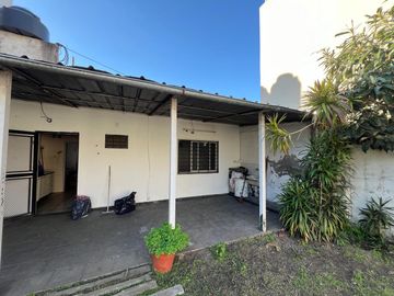 Casa de tres ambientes en Venta en Bernal