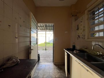 Casa de tres ambientes en Venta en Bernal
