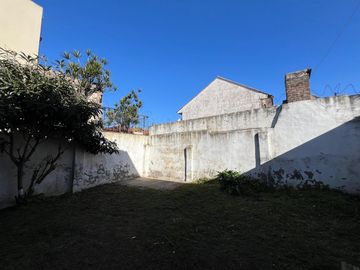 Casa de tres ambientes en Venta en Bernal