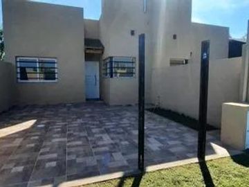 PH en venta - 2 Dormitorios 1 Baño - Cochera - 150mts2 - Luján
