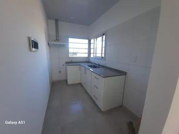 PH en venta - 2 Dormitorios 1 Baño - Cochera - 150mts2 - Luján