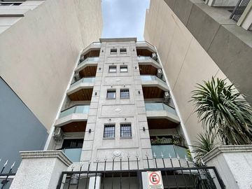 Departamento en  venta de 3 ambientes con balcón y espacio guardacoche- Wilde
