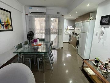 Departamento en  venta de 3 ambientes con balcón y espacio guardacoche- Wilde