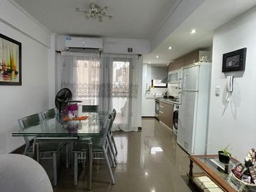 Departamento en  venta de 3 ambientes con balcón y espacio guardacoche- Wilde